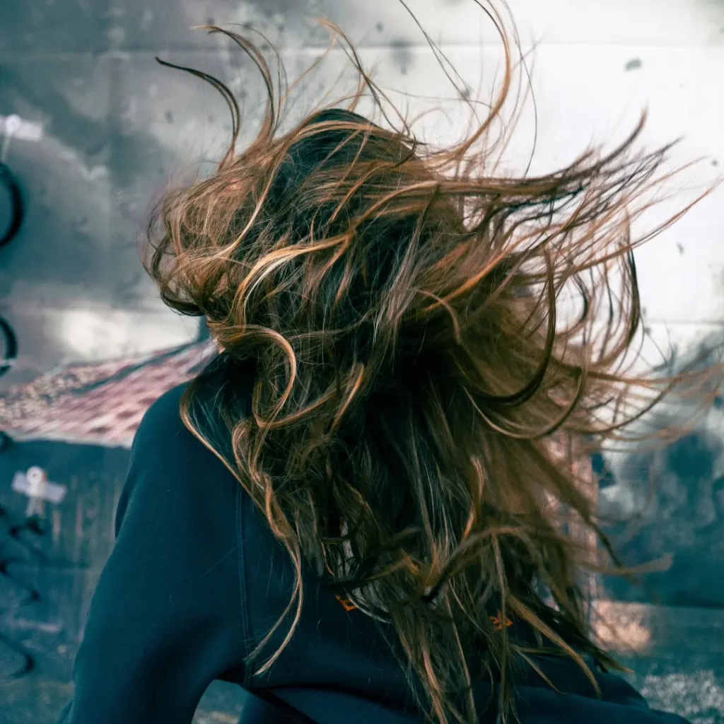 kirpimų bei dažymų meistrė Lijana