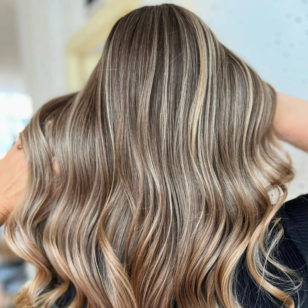 Plaukų dažymas sruogelėmis